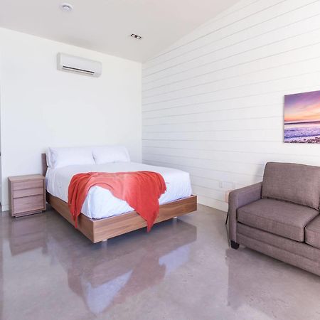 Quarterdeck Beachside Villas & Lofts Summerville Centre Экстерьер фото
